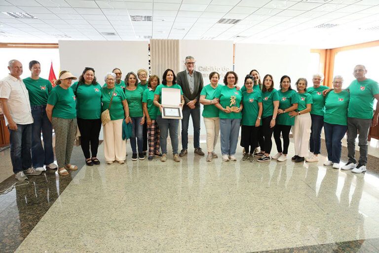 Noticias | El Cabildo reconoce los 25 años de trayectoria de Afibrolan en el Día Mundial de la Fibromialgia