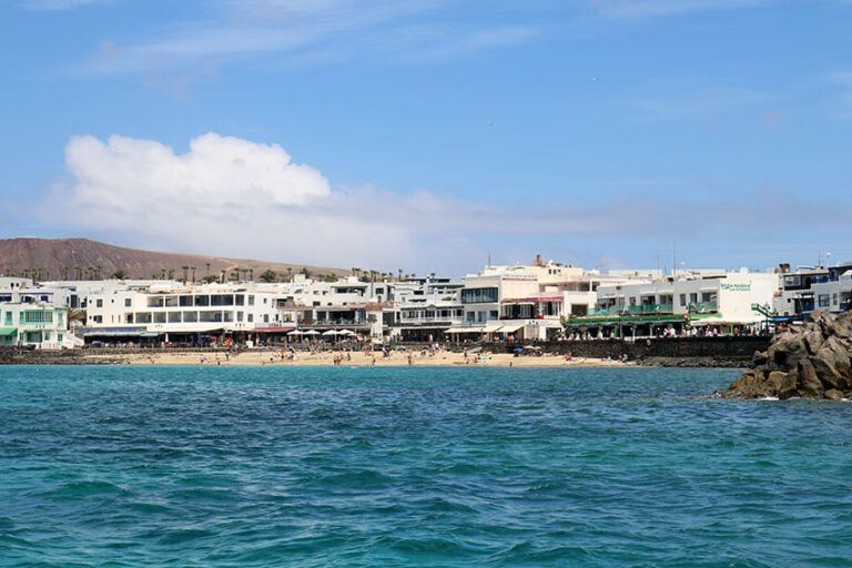 Noticias Playa Blanca | Yaiza suma la Bandera Azul del Puerto de Playa Blanca y mantiene los distintivos de la playa del pueblo y Puerto Calero