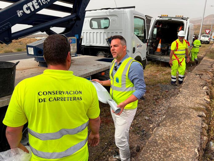 Noticias | El Cabildo mejora la eficiencia energética en la vía entre Mácher y Yaiza con la renovación de más de 50 luminarias