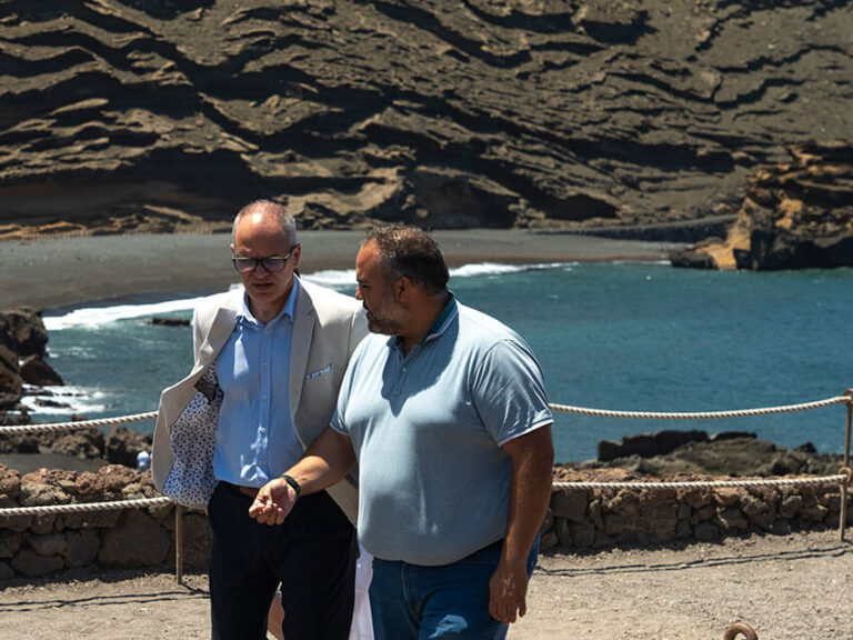 Noticias Yaiza | Cabildo y Gobierno de Canarias reclaman coordinación tras la demolición de la escalera histórica de El Golfo