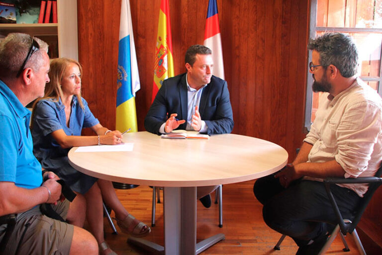 Noticias Yaiza | Óscar Noda pide vía libre para impulsar la ampliación del centro de salud de Yaiza e instalar la visera en el campo de fútbol municipal