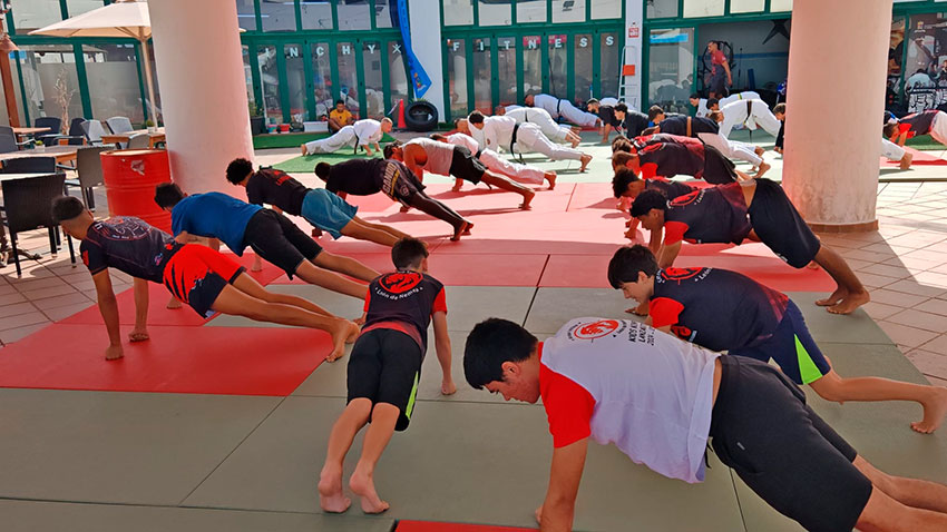 Playa Blanca reúne a clubes de tres islas en un entrenamiento interinsular de artes marciales