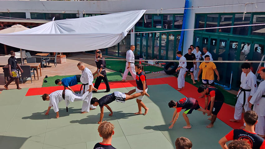 Playa Blanca reúne a clubes de tres islas en un entrenamiento interinsular de artes marciales