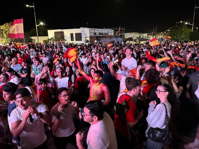 Noticias Playa Blanca | Playa Blanca se vuelca con La Roja en una noche para el recuerdo