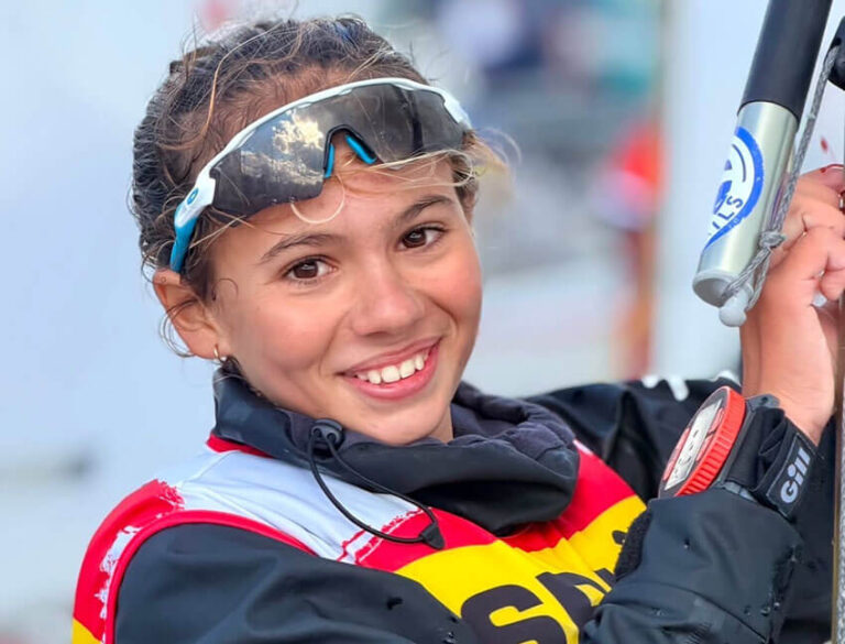 Noticias Playa Blanca | Lola Carrión firma un brillante quinto puesto en el Europeo de Optimist