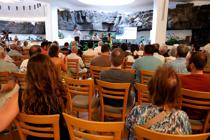 Noticias Yaiza | El Cabildo reúne a viticultores, bodegueros y vecinos para explicar el Plan Especial de La Geria (PEPP)