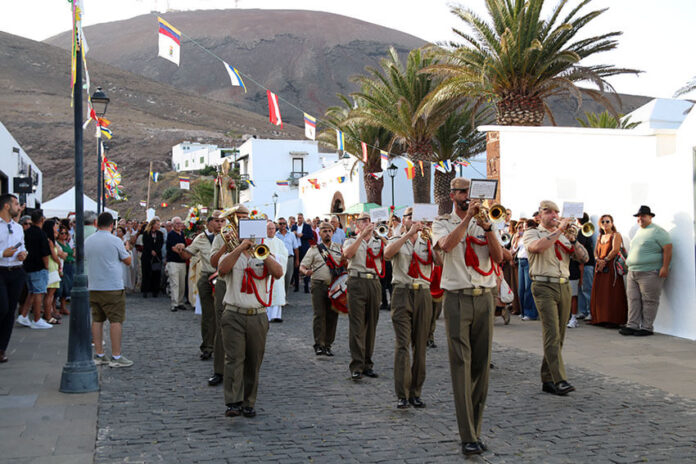 La La Banda de Guerra encabezando la procesión de San Marcial del Rubicón Noticias Yaiza | Femés vive con emoción su día grande de San Marcial