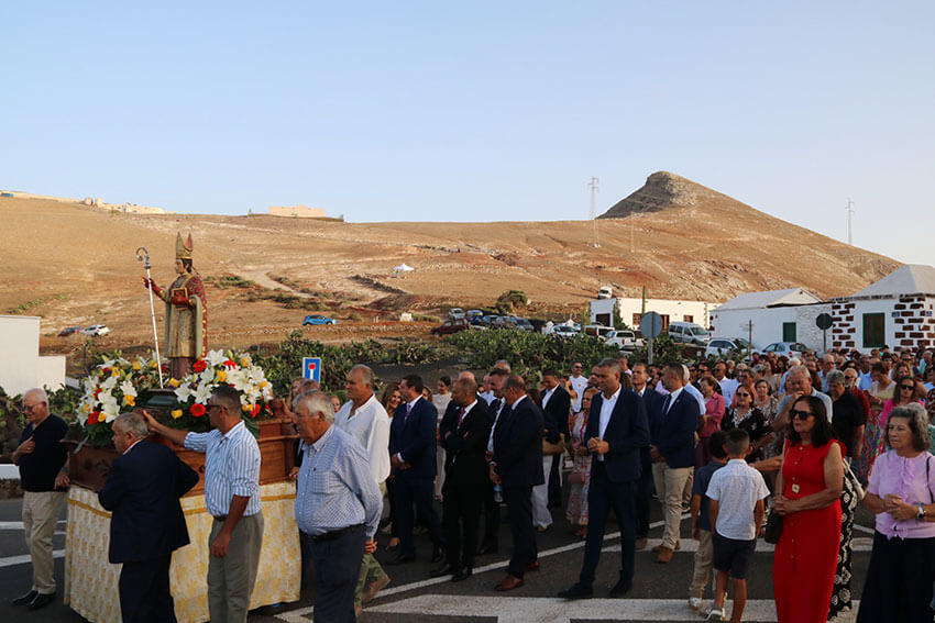 Femés vive con emoción su día grande de San Marcial