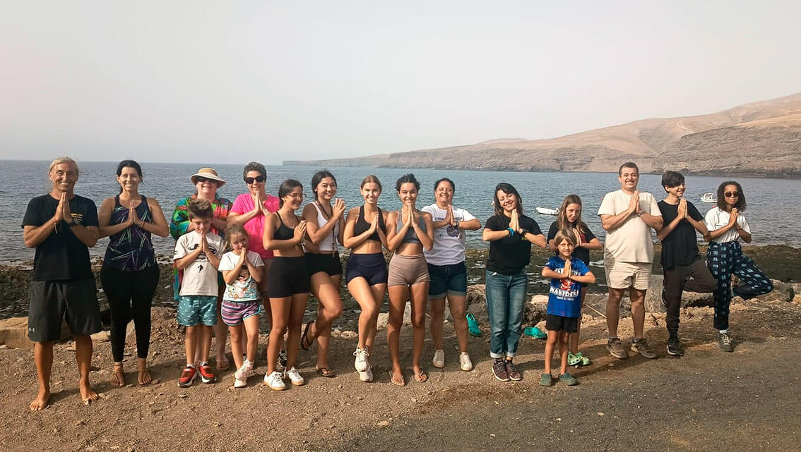 25 voluntarios se unen en Playa Quemada para cuidar el litoral