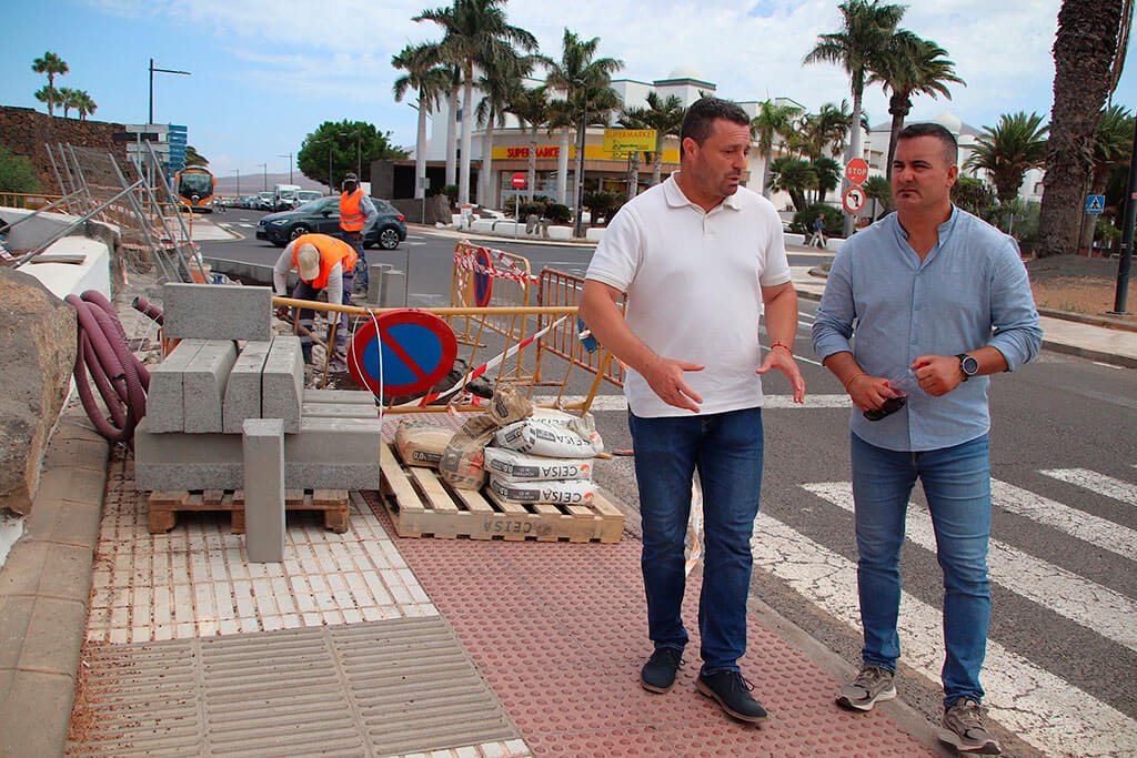 Noticias Yaiza | Yaiza inicia el asfaltado en Las Coloradas invirtiendo un millón de euros