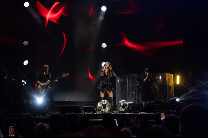 Concierto Malú 2 Noticias | Malú llena de música y emoción Mancha Blanca en la última gran noche de Los Dolores