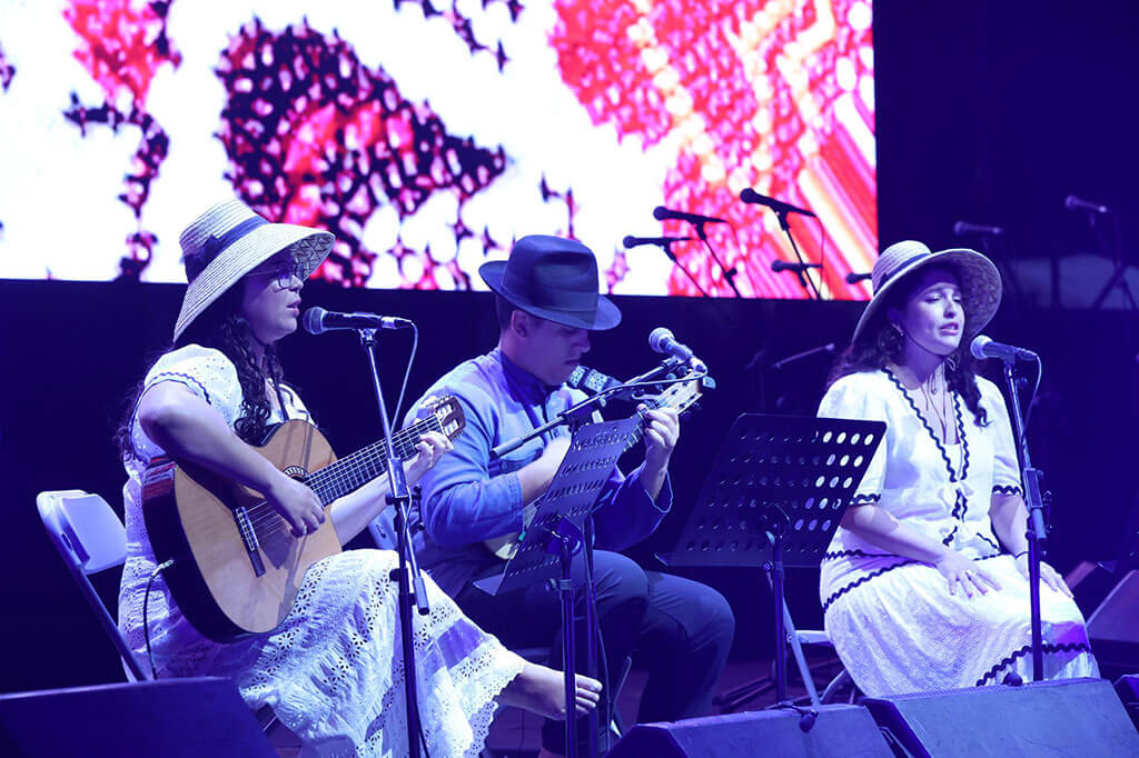 El Festival Nanino Díaz Cutillas convierte Mancha Blanca en una gran exaltación del folclore de las ocho islas