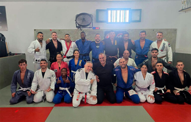 Noticias Playa Blanca | El maestro André Crispin visita la Escuela Mencey para impartir un curso y graduar a sus deportistas