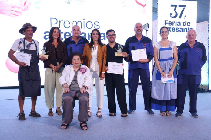 II-PREMIOS-DE-ARTESANÍA-(15) Noticias | La Feria de Artesanía reconoce la trayectoria de sus artesanos y recupera la historia de la cochinilla