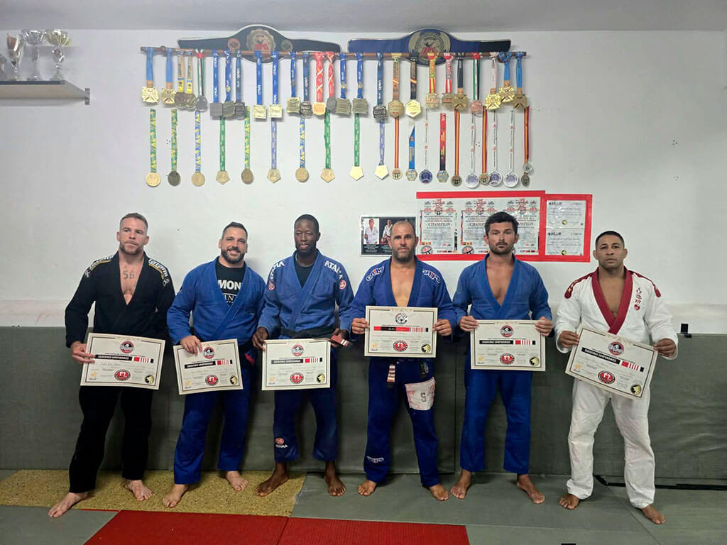 Noticias Yaiza | El maestro André Crispin visita la Escuela Mencey para impartir un curso y graduar a sus deportistas