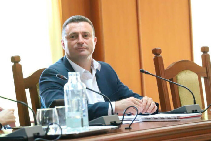 Óscar Noda, consejero del Grupo Mixto en el Cabildo de Lanzarote Noticias | Noda acusa a Betancort de rechazar plazos y control para las viviendas públicas de Playa Blanca