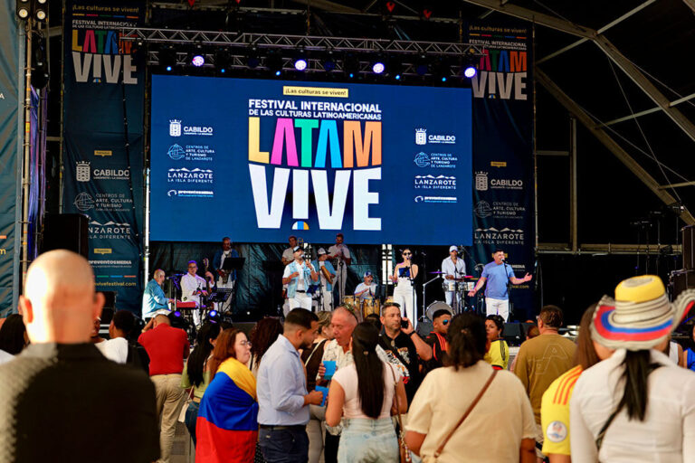 Noticias | LATAM VIVE hace brillar el orgullo latino en Lanzarote y cierra una primera edición multitudinaria