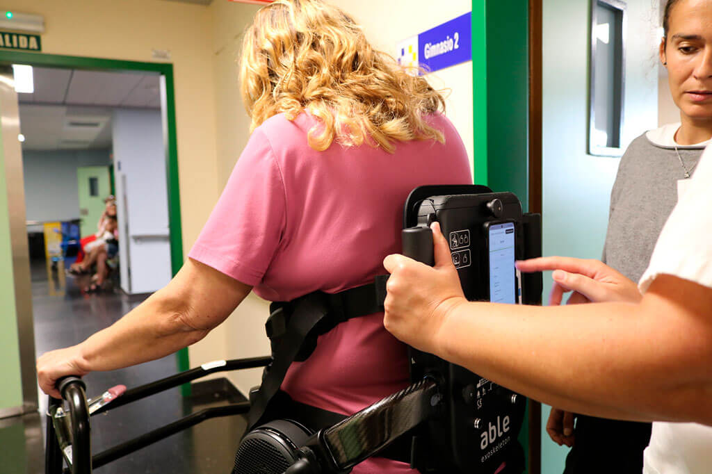 El Molina Orosa incorpora un exoesqueleto robótico para la rehabilitación de pacientes con trastornos neurológicos