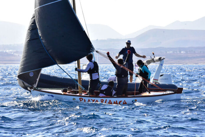 El Playa Blanca, patroneado por Virginia Morales, campeón de la Liga Insular Noticias Playa Blanca | Yaiza destaca la victoria insular del Playa Blanca y augura éxitos a la flota sureña en el Campeonato de Canarias de Vela Latina